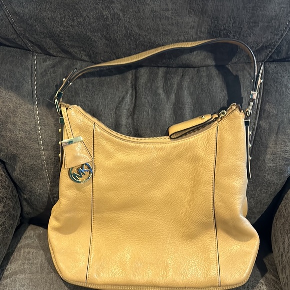 Michael Kors camel, beautiful, leather two zipper compartments with zipper close - Picture 2 of 10